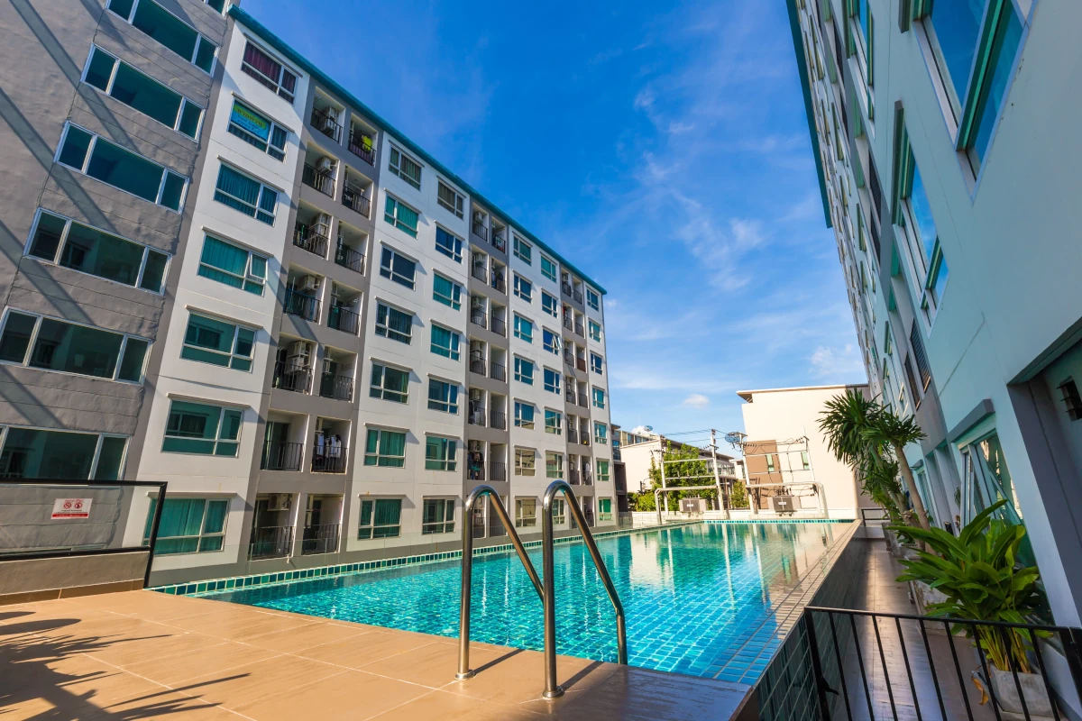 Apartamenty z basenem Włochy – czy warto w nie inwestować?